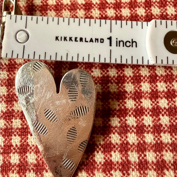 Silver Patterned Heart Pin - Picture 4 of 5